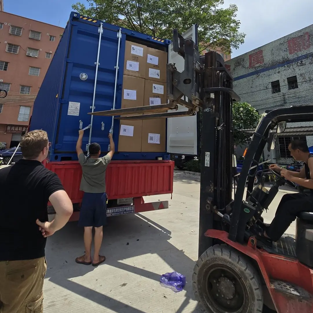 Guangzhou Sourcing Warehouse and Container Consolidation loading boxes into a container