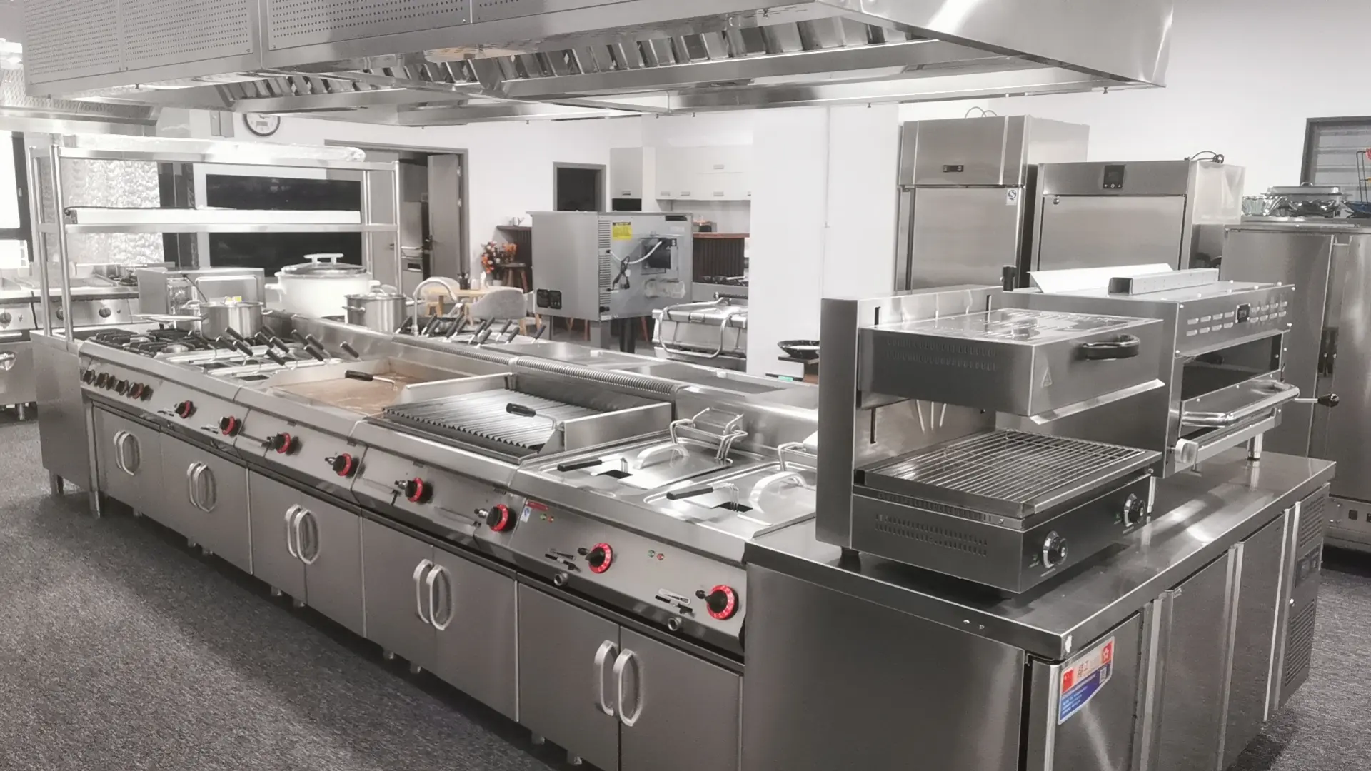 Hotel OS&E Supplies and Equipment – Guangzhou Sourcing Commercial kitchen setup with stainless steel equipment representing OS&E supplies for hotels and restaurants.