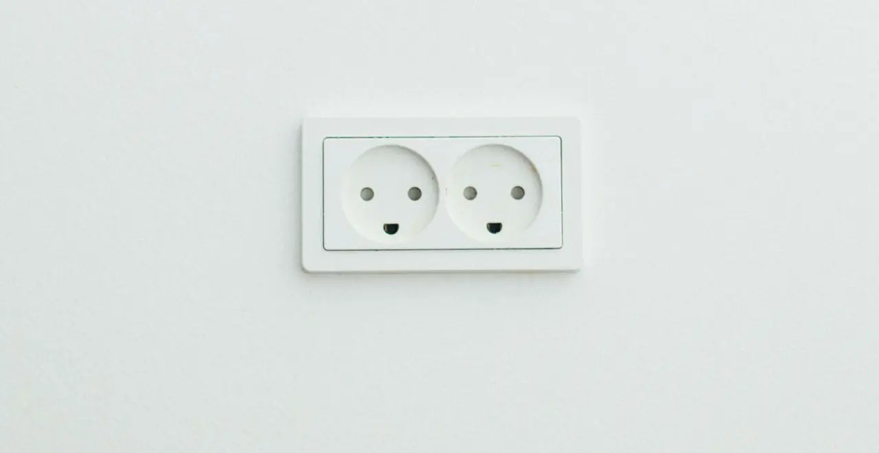Double wall power socket installation for residential and commercial interiors