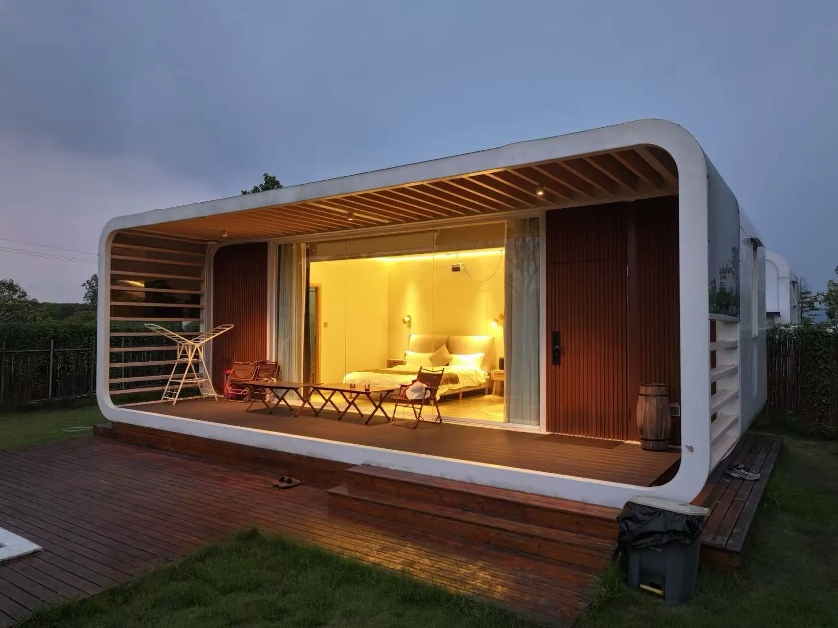 Luxury China Prefab Villa Apple Cabin Style Modular House Exterior Luxury China prefab villa Apple cabin style modular house with panoramic glass and modern outdoor deck