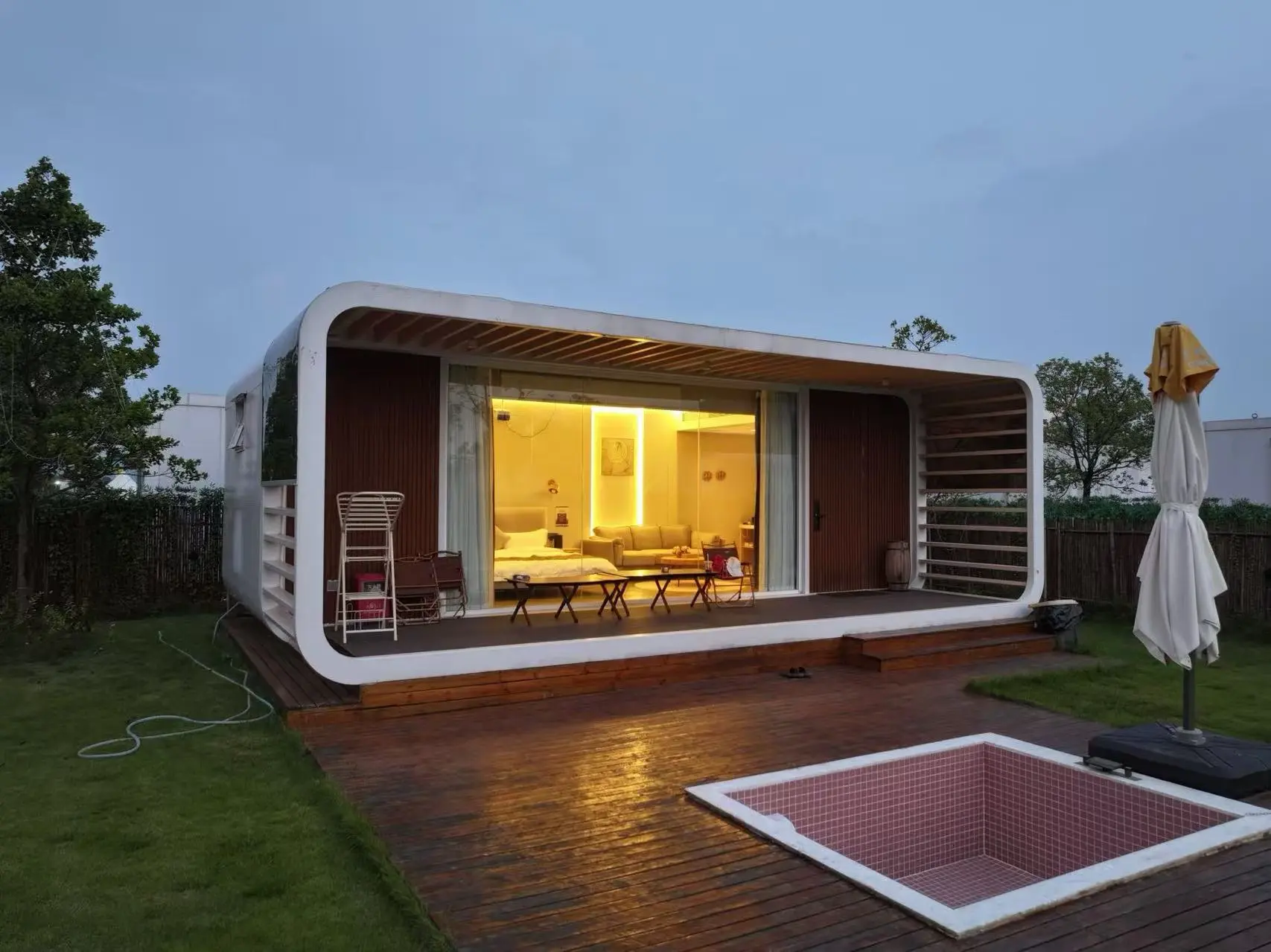 Luxury China Prefab House Modular Cabin Exterior Design China prefab house luxury modular cabin with panoramic glass front and modern outdoor deck