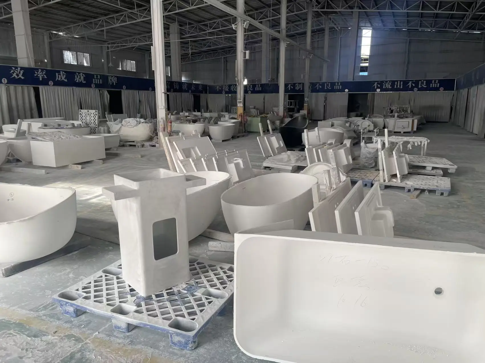 China sanitary ware manufacturing factory producing bathtubs and bathroom fixtures