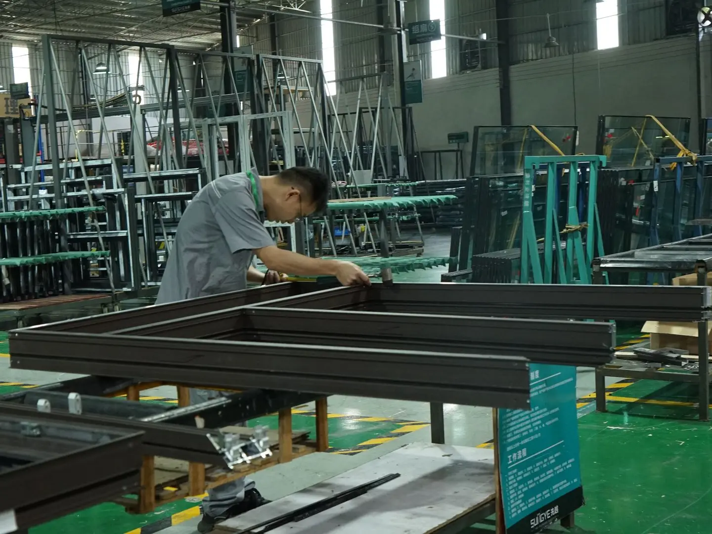 China Windows aluminum frame fabrication in modern manufacturing facility