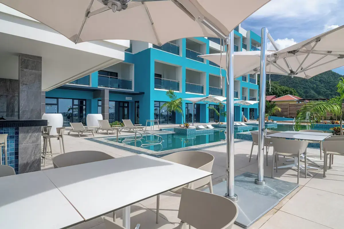 China outdoor hotel pool furniture and patio dining setup