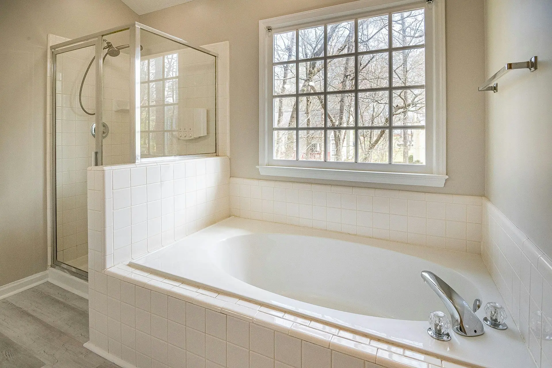 Fiberglass Bathtub Material for Modern Home Bathrooms Built-in fiberglass bathtub in bright residential bathroom