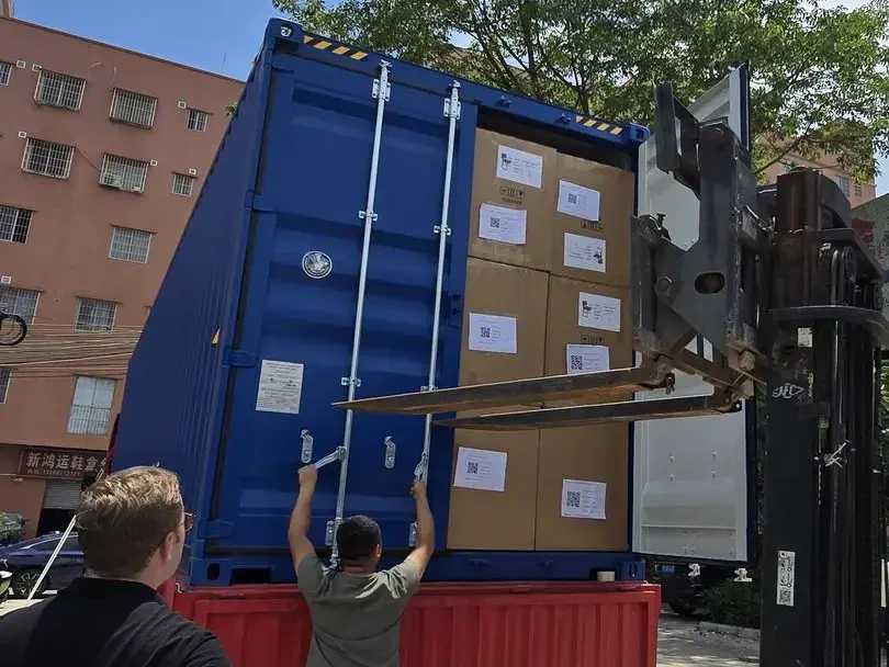 Furniture shipping and container loading for international delivery from China