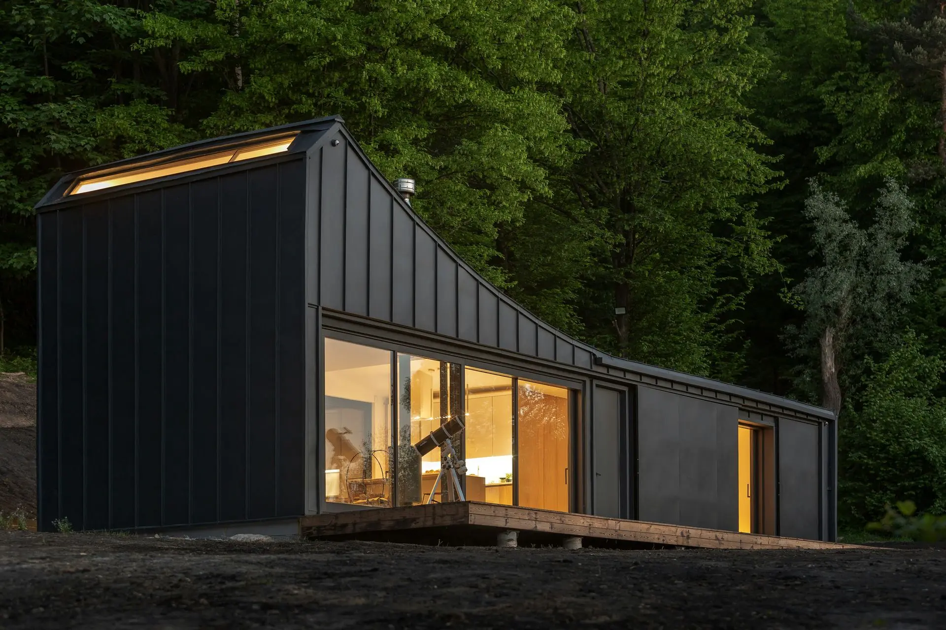 Modern Custom Hurricane-Rated Prefab House Design Options Customizable hurricane-rated prefab house with modern architectural design