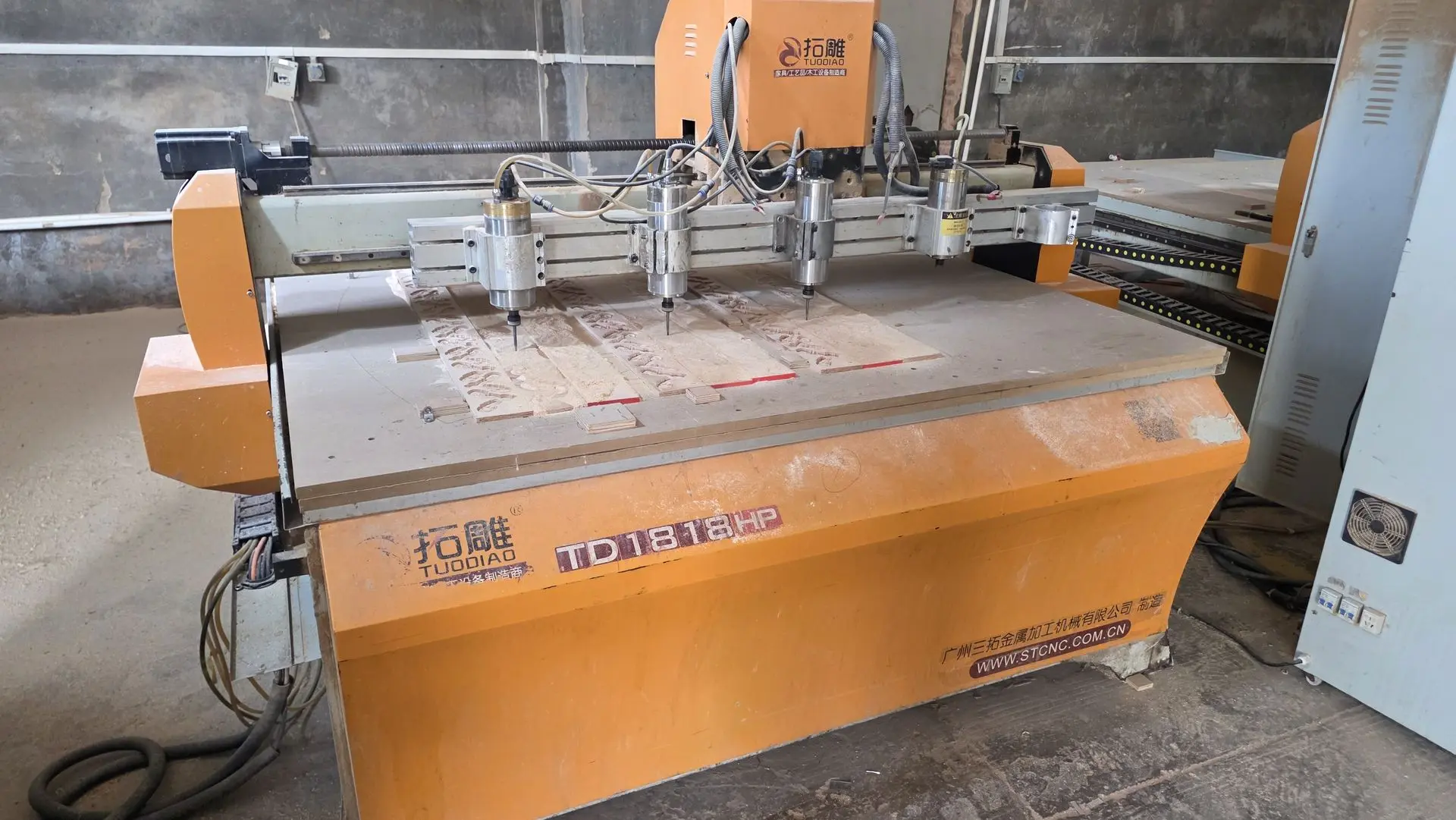 CNC Precision Wood Carving Machine for Custom Manufacturing CNC wood carving machine manufacturing decorative wood carving panels with precision for custom architectural and furniture projects