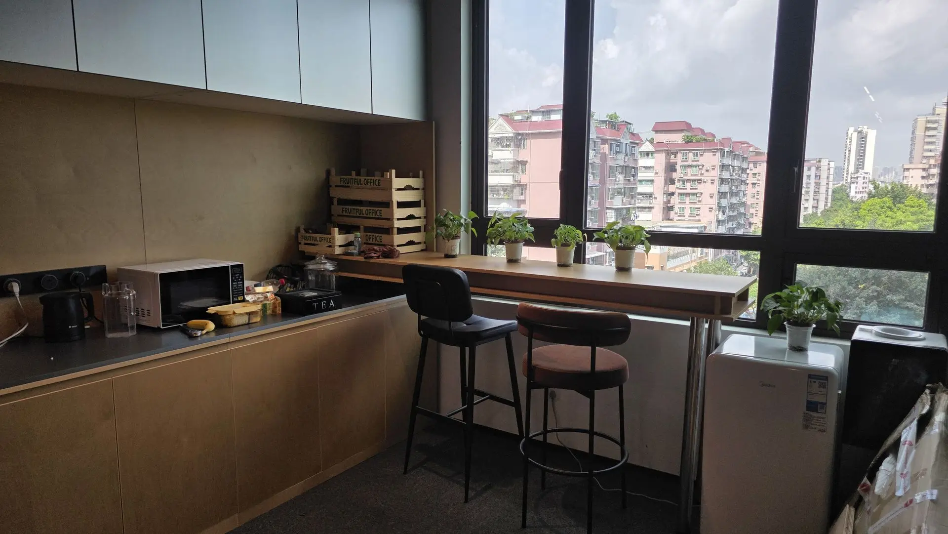 Guangzhou Sourcing executive office overlooking the Guangzhou city skyline