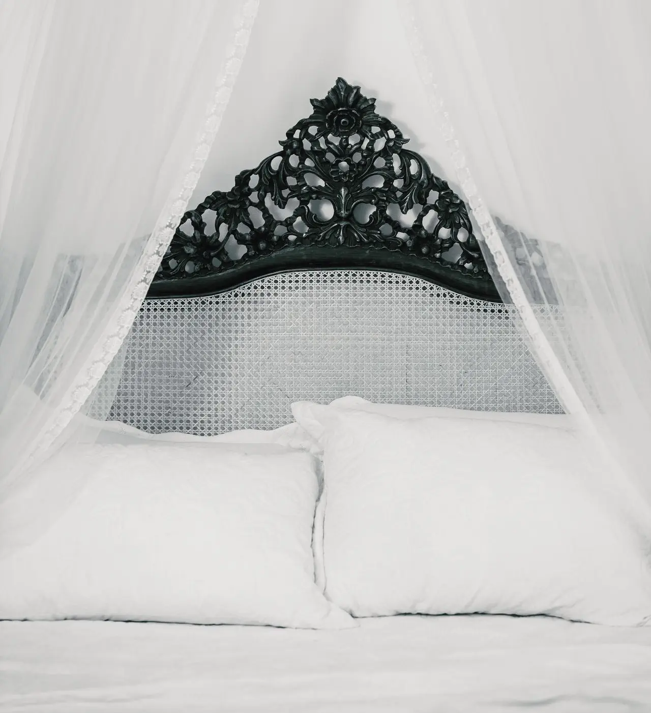 Chippendale Headboards China | Custom Furniture Sourcing Chippendale headboards China with intricate decorative detailing