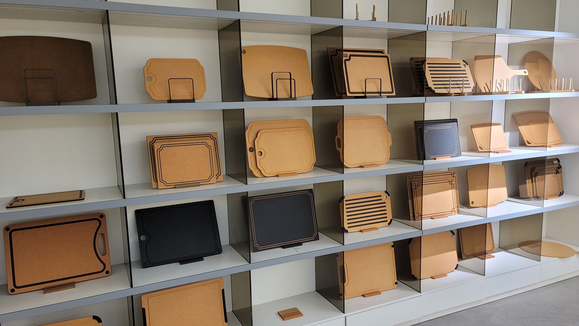 A shelf Wood Fiber cutting boards